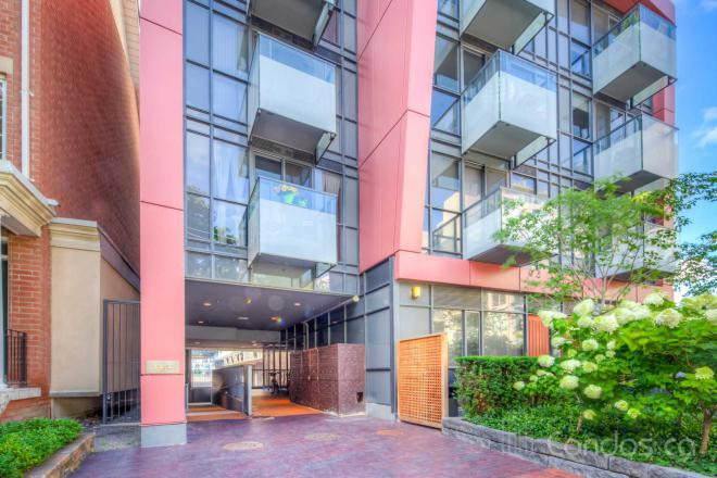 Short-term rentals at Reve Condos in Downtown Toronto